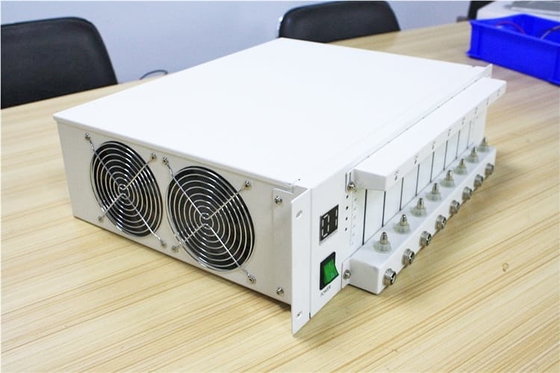 A carga de 18650 baterias de Presmatic e o PC cilíndricos do verificador 5V 3A 8CH da descarga controlaram