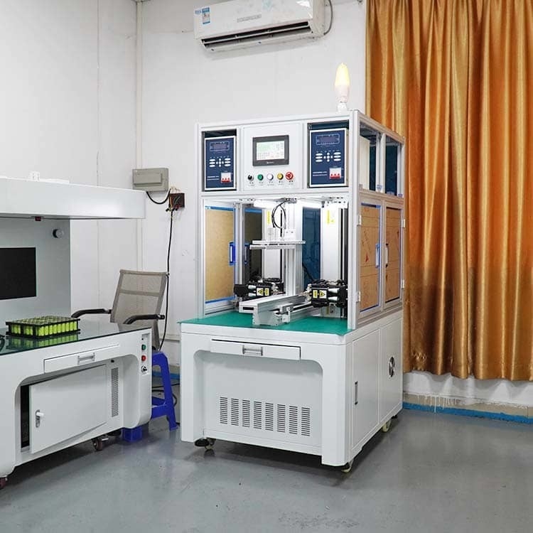 Máquina automática de soldagem por ponto de cabeça rotativa de dois lados de bateria de pacote de bateria com inversor de corrente contínua